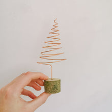 Load image into Gallery viewer, Little wire tree
