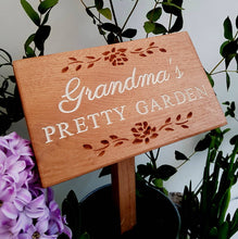 Load image into Gallery viewer, Personalised Oak Floral Plaque with Stake
